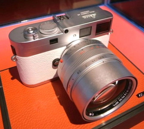 Leica m9-p bản đặc biệt màu trắng giá 30000 usd
