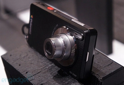 Máy ảnh lai điện thoại của polaroid