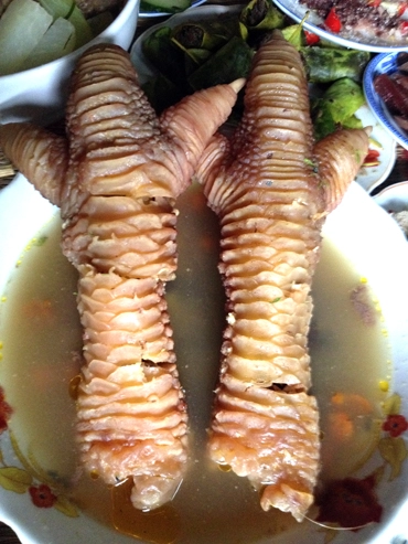Một con gà đông tảo làm được cả chục món ăn cho ngày tết