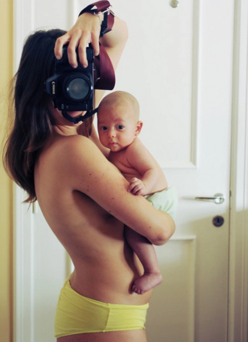 Người mẹ tự chụp ảnh 9 tháng mang bầu