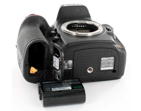 Nikon thu hồi pin trên d800 d7000 và v1