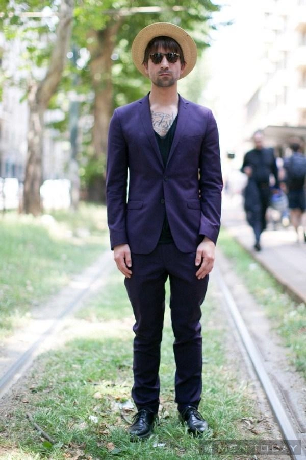 Street style châu âu đầu tháng 7 ngập màu sắc họa tiết