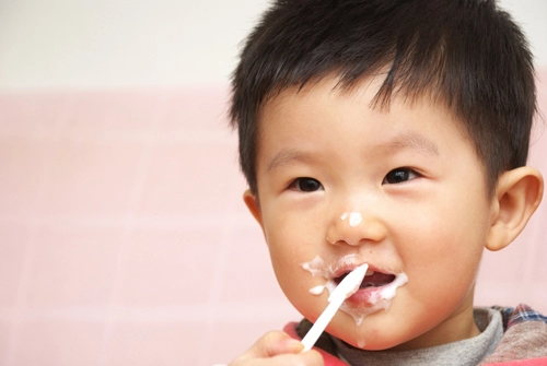 Trẻ không nên ăn quá nhiều váng sữa