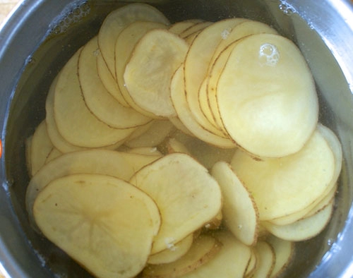 Tự làm bimbim khoai tây giòn tan