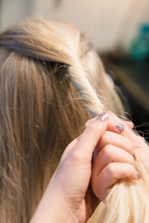 3 kiểu tóc búi sang chảnh dễ làm cho phong cách đầu năm mới