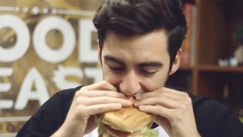 Ăm hamburger như thế nào mới là đúng cách
