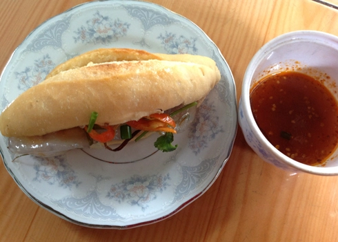 Bánh mì bột lọc đặc sản xứ huế