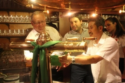 Bia tươi pilsner urquell từ ch czech đến việt nam