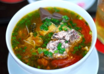 Bún riêu ốc tại nhà hàng ốc việt