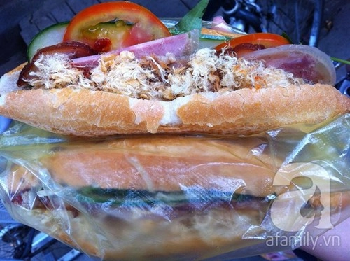 Cận cảnh 2 tiệm bánh mì ở hội an ngon nổi tiếng thế giới