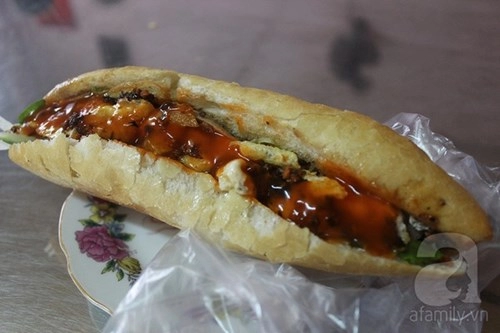 Cận cảnh 2 tiệm bánh mì ở hội an ngon nổi tiếng thế giới