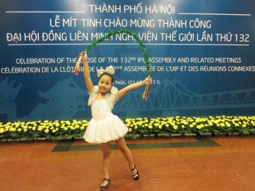 Con yêu múa thích vận động