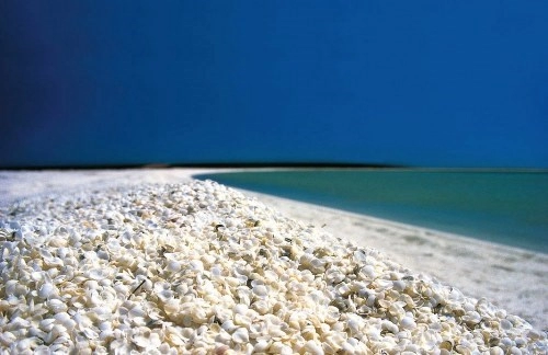 Dạo quanh 12 bãi biển không cát nhưng đẹp tuyệt trần trên thế giới