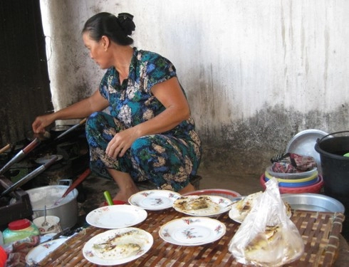 Đi chợ làng chuồn ăn bánh xèo cá kình