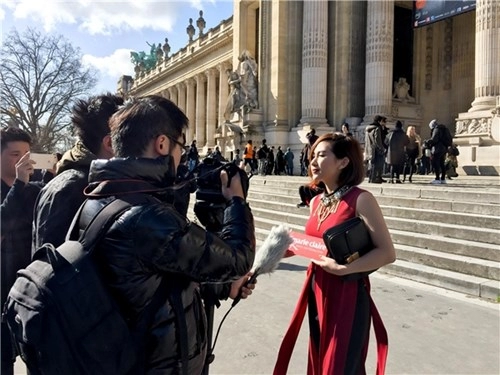 Fashionista việt tiếp tục bội thu tại paris fashion week