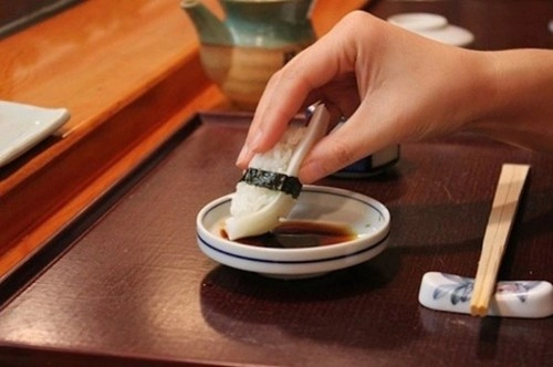 Học cách ăn sushi đúng điệu như người nhật