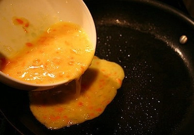 Làm trứng cuộn kiểu hàn quốc