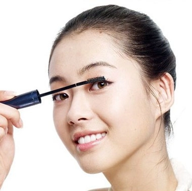 Make-up như thế nào để có khuôn mặt tươi tắn đón hè