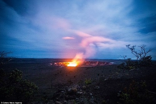 Nghẹt thở với bộ ảnh ngoạn mục bên miệng núi lửa hawaii