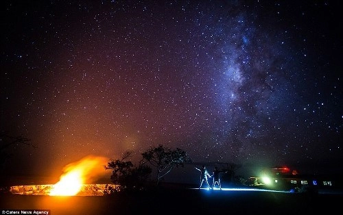 Nghẹt thở với bộ ảnh ngoạn mục bên miệng núi lửa hawaii