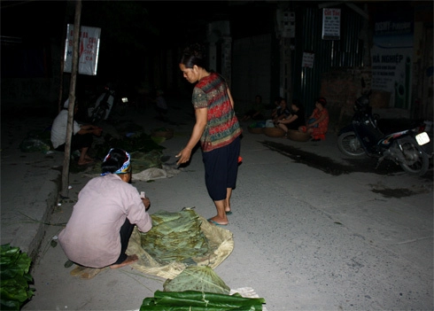 Nhọc công nghề làm cốm