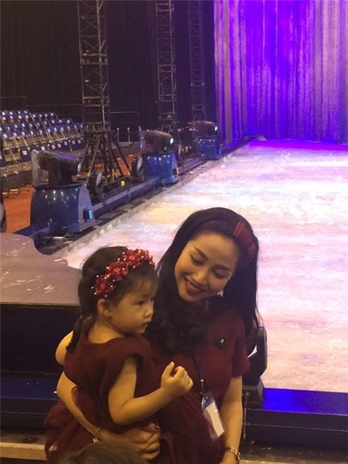 Những bộ cánh công chúa đẹp nhất trong buổi khai tiệc disney on ice