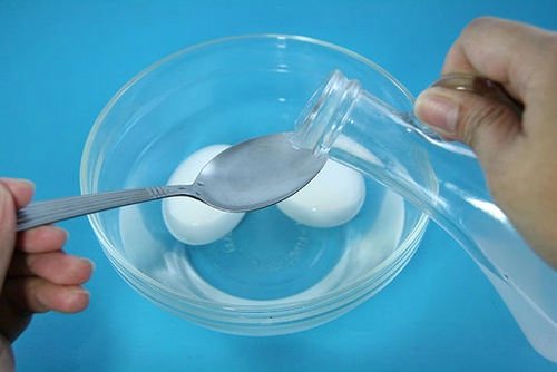 Những cách bóc vỏ trứng nhanh