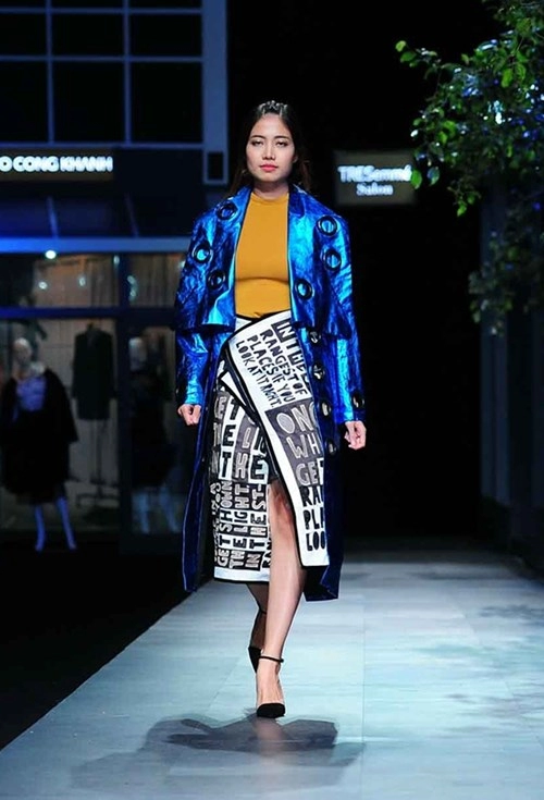 Những con chữ trang sách đã nhảy múa trên sàn catwalk như thế nào