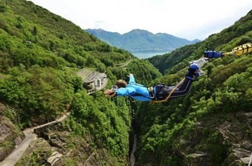 Những nơi nhảy bungee chóng mặt nhất thế giới