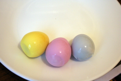 Nhuộm màu tự nhiên cho trứng