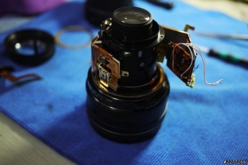 Nikon sửa ống kính bằng cách đun sôi