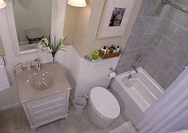Phòng tắm nhỏ đầy đủ tiện nghi