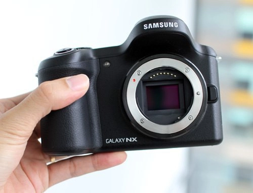 Samsung galaxy nx có giá hơn 40 triệu đồng tại anh