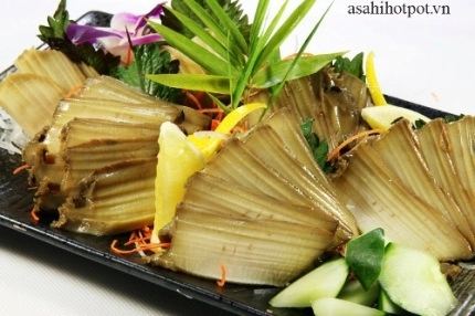 Sashimi cá hồi tại asahi hot pot