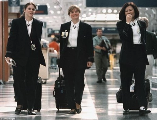 Trang phục của nữ tiếp viên hàng không thay đổi như thế nào