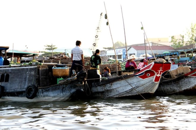 Văn hóa sông nước miền tây ở chợ nổi ngã năm