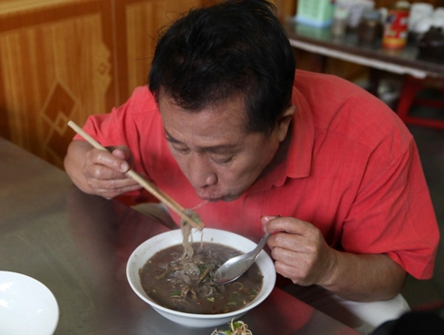 Yan can cook mê mẩn món ăn việt