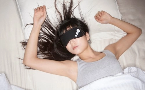 12 thói quen nguy hiểm trước khi đi ngủ mà bạn cần tránh ngay