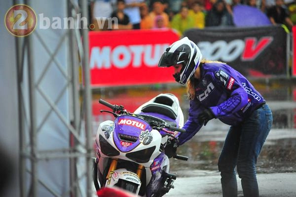 20-10 ngắm nữ stunter leah petersen bốc đầu mô tô