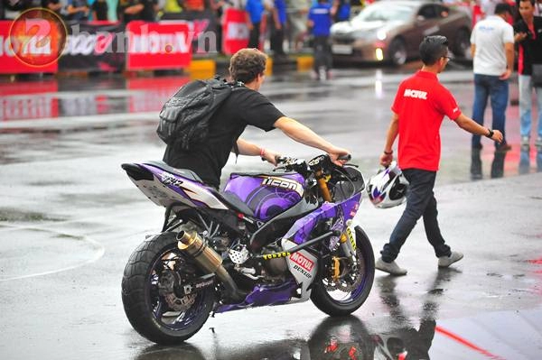 20-10 ngắm nữ stunter leah petersen bốc đầu mô tô