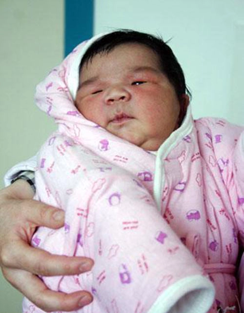 8 bé sơ sinh vừa chào đời đãto nhất thế giới