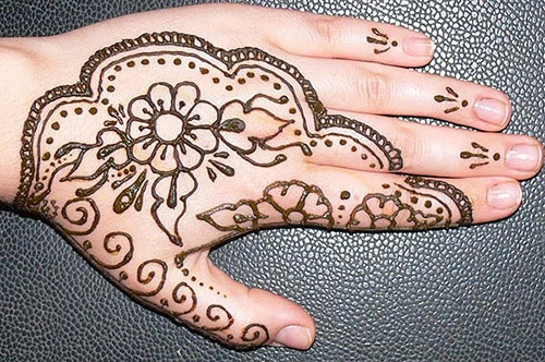 Ẩn họa khôn lường từ hình xăm henna