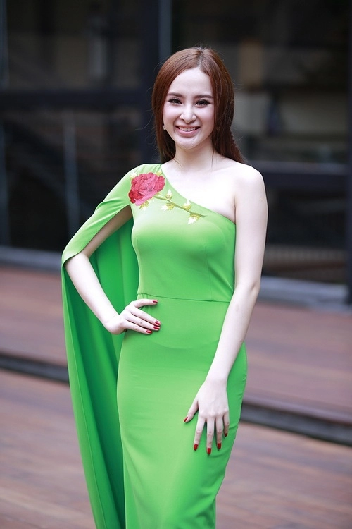 Angela phương trinh nổi bật nhờ mốt nữ hoàng