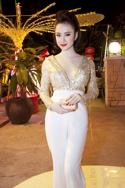 Angela phương trinh và bst váy áo nóng bỏng