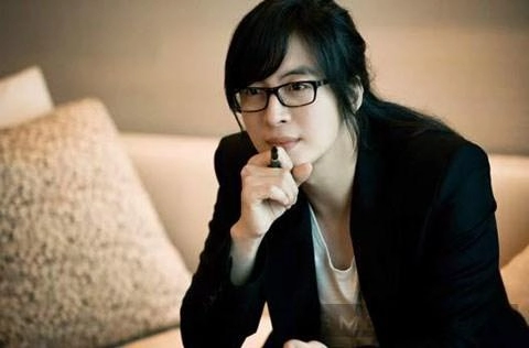 Bae yong joon bớt phần nam tính vì tóc dài