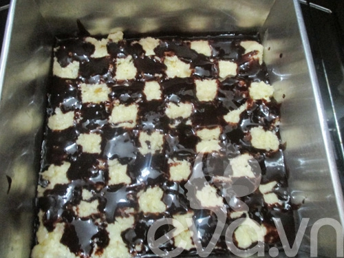 Bánh brownie dừa hình bàn cờ