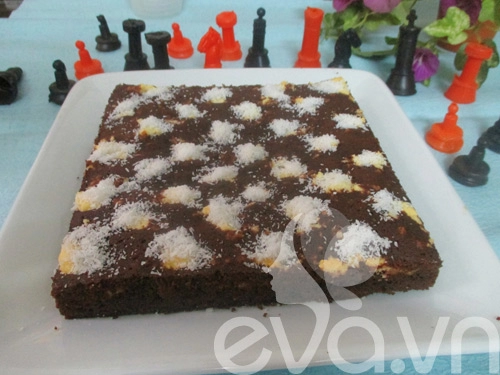 Bánh brownie dừa hình bàn cờ