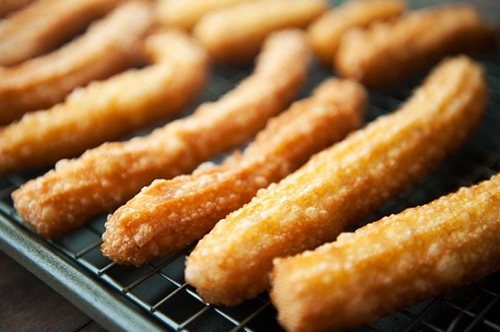 Bánh churros món điểm tâm độc đáo của tây ban nha