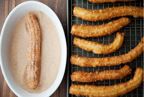 Bánh churros món điểm tâm độc đáo của tây ban nha