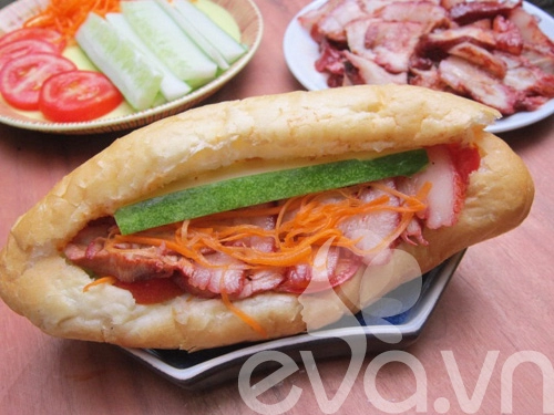 Bánh mì thịt xá xíu chào ngày mới